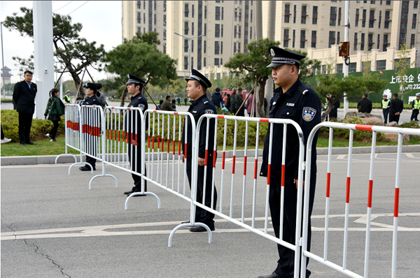 平輿縣公安局出色完成上河城•2019平輿國際半程馬拉松賽的安保任務