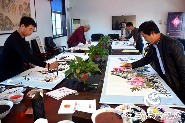 老君廟鎮(zhèn)科技文化服務(wù)中心開展文化進基層書畫活動