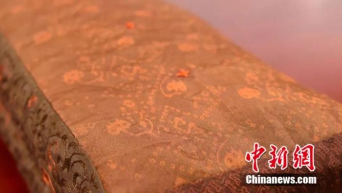 西漢人有多精致？輕薄透視裝、保健防蚊枕了解一下