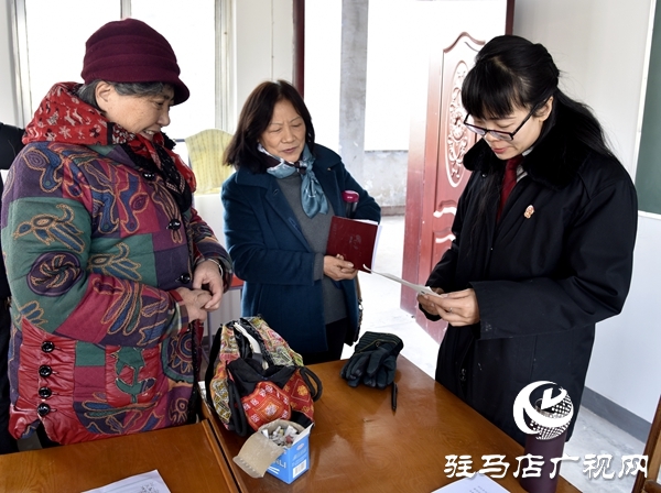 泌陽縣法院法官讓法律知識走進(jìn)老年大學(xué)堂