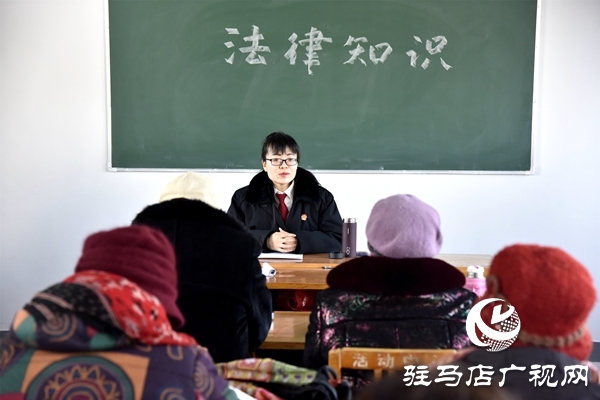 泌陽縣法院法官讓法律知識走進(jìn)老年大學(xué)堂