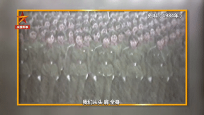 齊短發(fā)、“S彎”……新中國第一批受閱女兵的標配發(fā)型，好美！ 
