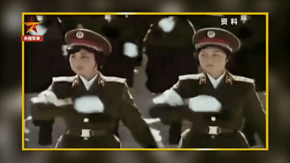 齊短發(fā)、“S彎”……新中國第一批受閱女兵的標配發(fā)型，好美！ 
