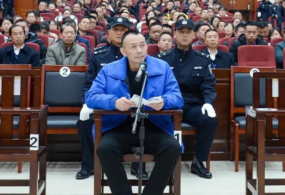 年底陸續(xù)領(lǐng)死刑的“黑老大”：多人身背命案、背后有“保護(hù)傘”