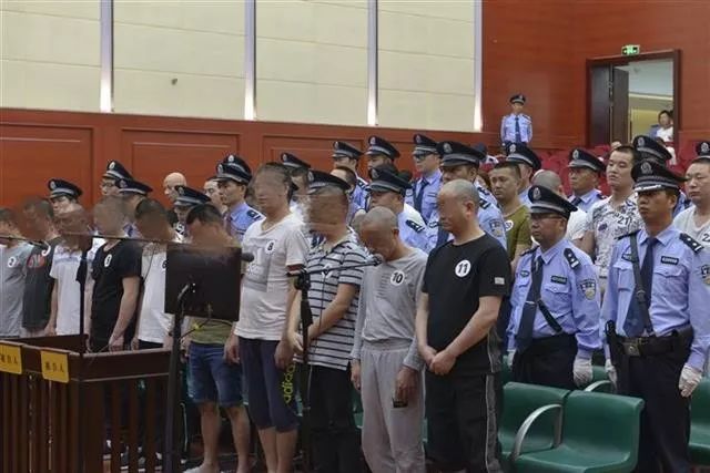 年底陸續(xù)領(lǐng)死刑的“黑老大”：多人身背命案、背后有“保護(hù)傘”