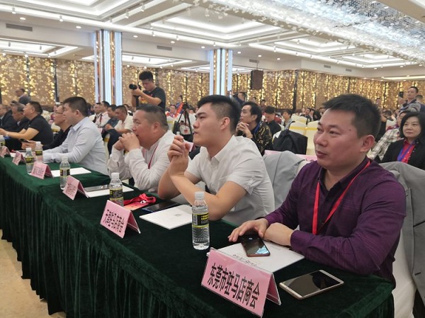 海南省駐馬店商會成立儀式在?？谑信e行 五龍口酒為成立儀式指定用酒