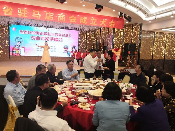 海南省駐馬店商會成立儀式在?？谑信e行 五龍口酒為成立儀式指定用酒