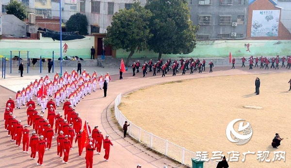 泌陽(yáng)縣舉辦老年人迎新年健步走活動(dòng)