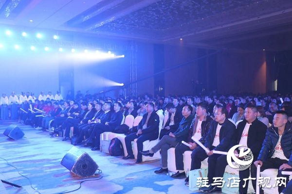 駐馬店廣播電視臺(tái)迎新年演唱會(huì)華麗上演