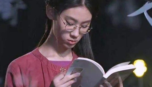 清華才女武亦姝明明能背2000多首詩詞，她究竟會(huì)不會(huì)寫詩？ 