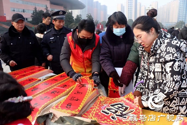 文化進(jìn)萬(wàn)家 春聯(lián)送祝福