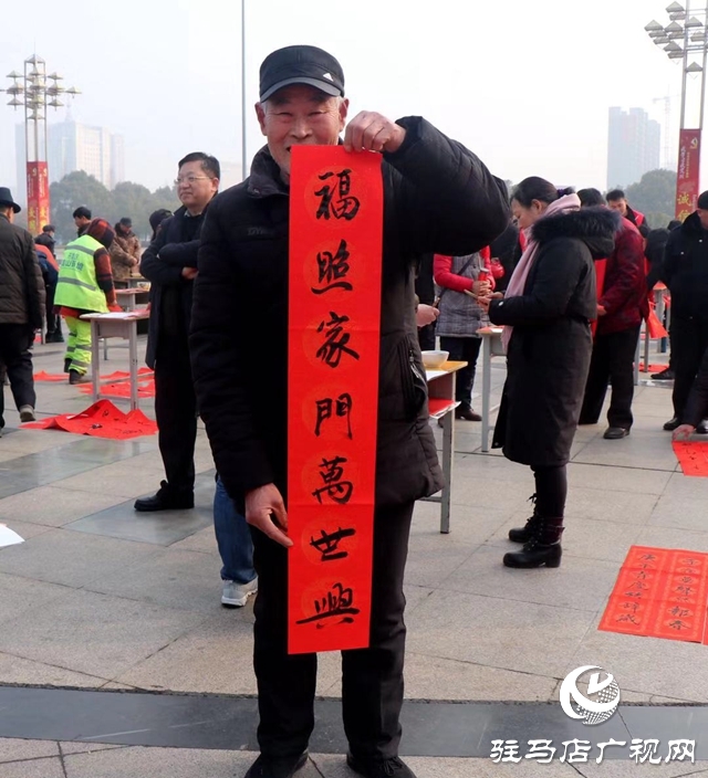 文化進(jìn)萬(wàn)家 春聯(lián)送祝福