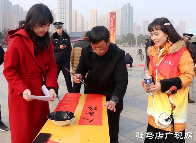 文化進(jìn)萬(wàn)家 春聯(lián)送祝福