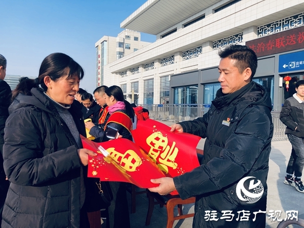 市司法局送法進(jìn)車(chē)站 助力春運(yùn)保平安