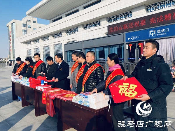 市司法局送法進(jìn)車(chē)站 助力春運(yùn)保平安