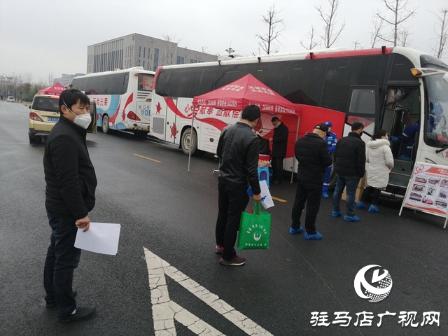 獻(xiàn)血救人“疫”不容辭，新蔡縣727人參與無(wú)償獻(xiàn)血