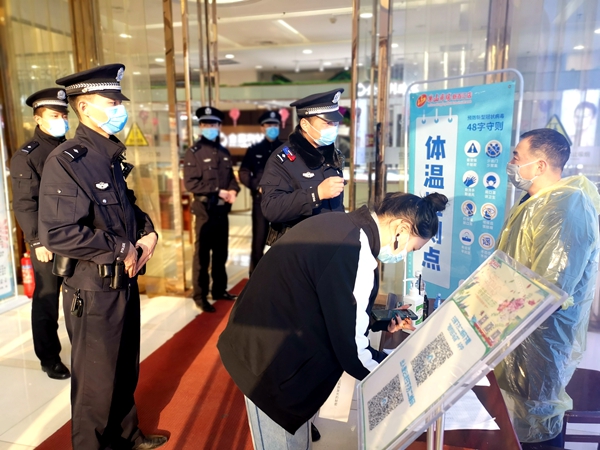 市公安局西園分局督導(dǎo)轄區(qū)大型商場(chǎng)有序復(fù)工