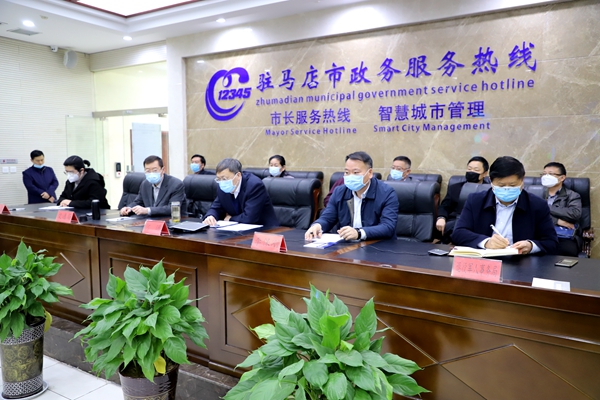 何晞到駐馬店12345政務(wù)服務(wù)熱線接聽(tīng)群眾來(lái)電