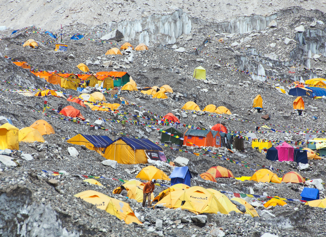 人類凈土也失守，500登山客被困，尼泊爾怎么辦？