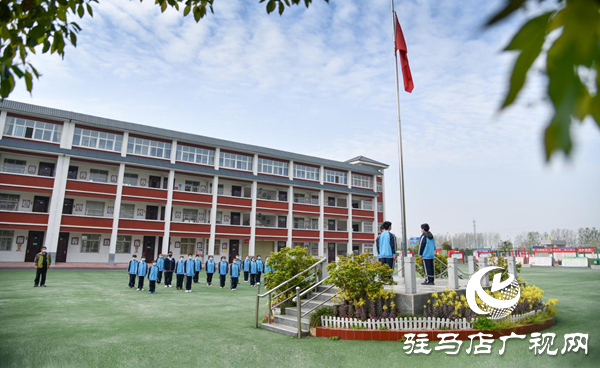駐馬店市第三中學(xué)致敬英雄，緬懷同胞