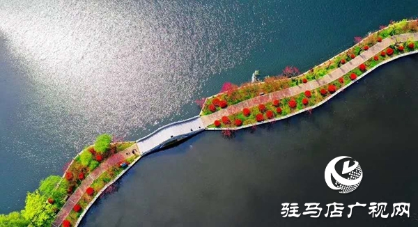 春風拂“蘇堤”，游人醉“斷橋”，四月的天中美景似江南