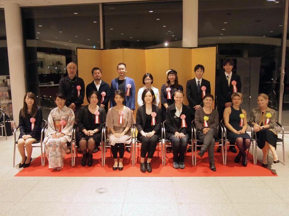 85后中國(guó)姑娘玩玻璃震驚日本，斬獲藝術(shù)大獎(jiǎng)，驚艷數(shù)萬(wàn)網(wǎng)友：玻璃還能這么玩？ 