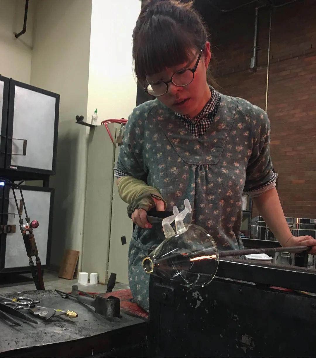 85后中國(guó)姑娘玩玻璃震驚日本，斬獲藝術(shù)大獎(jiǎng)，驚艷數(shù)萬(wàn)網(wǎng)友：玻璃還能這么玩？ 