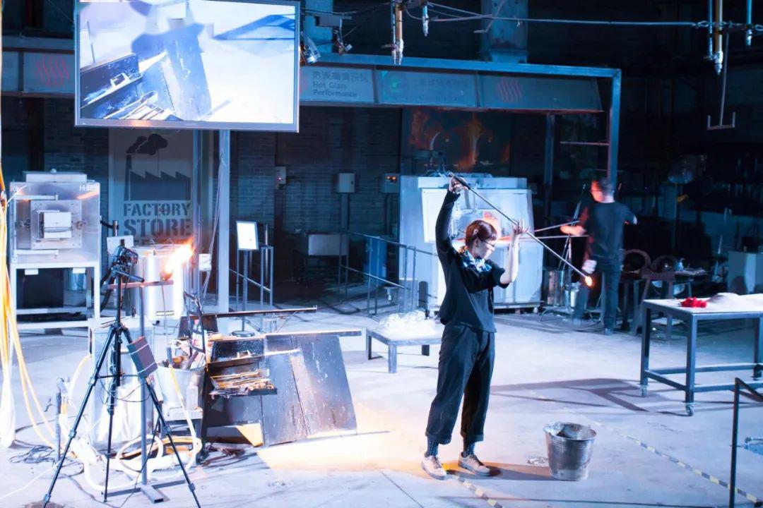 85后中國(guó)姑娘玩玻璃震驚日本，斬獲藝術(shù)大獎(jiǎng)，驚艷數(shù)萬(wàn)網(wǎng)友：玻璃還能這么玩？ 