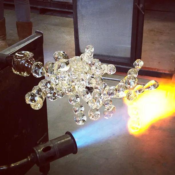 85后中國(guó)姑娘玩玻璃震驚日本，斬獲藝術(shù)大獎(jiǎng)，驚艷數(shù)萬(wàn)網(wǎng)友：玻璃還能這么玩？ 