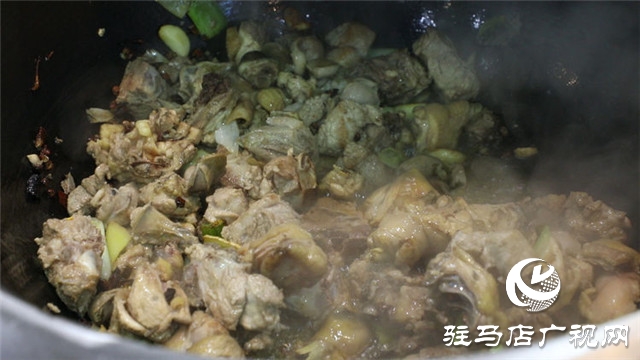 19.9元吃小龍蝦！三毛土鍋臺(tái)小龍蝦限時(shí)低價(jià)嘗鮮！快來燃爆你的味蕾！