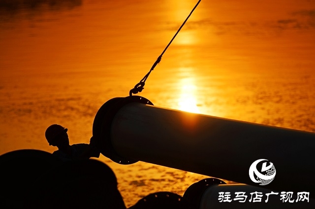 高溫下最美的身影！五一期間宿鴨湖清淤擴(kuò)容正施工（組圖）