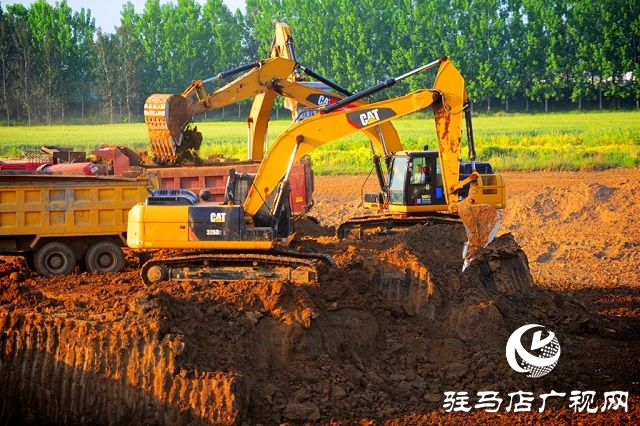 高溫下最美的身影！五一期間宿鴨湖清淤擴(kuò)容正施工（組圖）