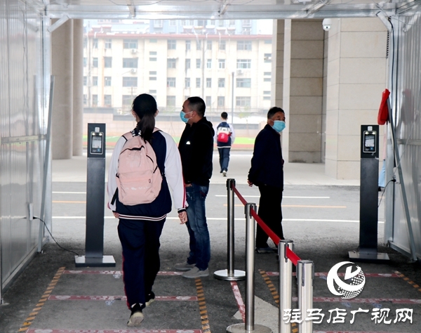 駐馬店市初中全面復(fù)學(xué)！小學(xué)高年級(jí)復(fù)學(xué)！同桌回來(lái)啦！