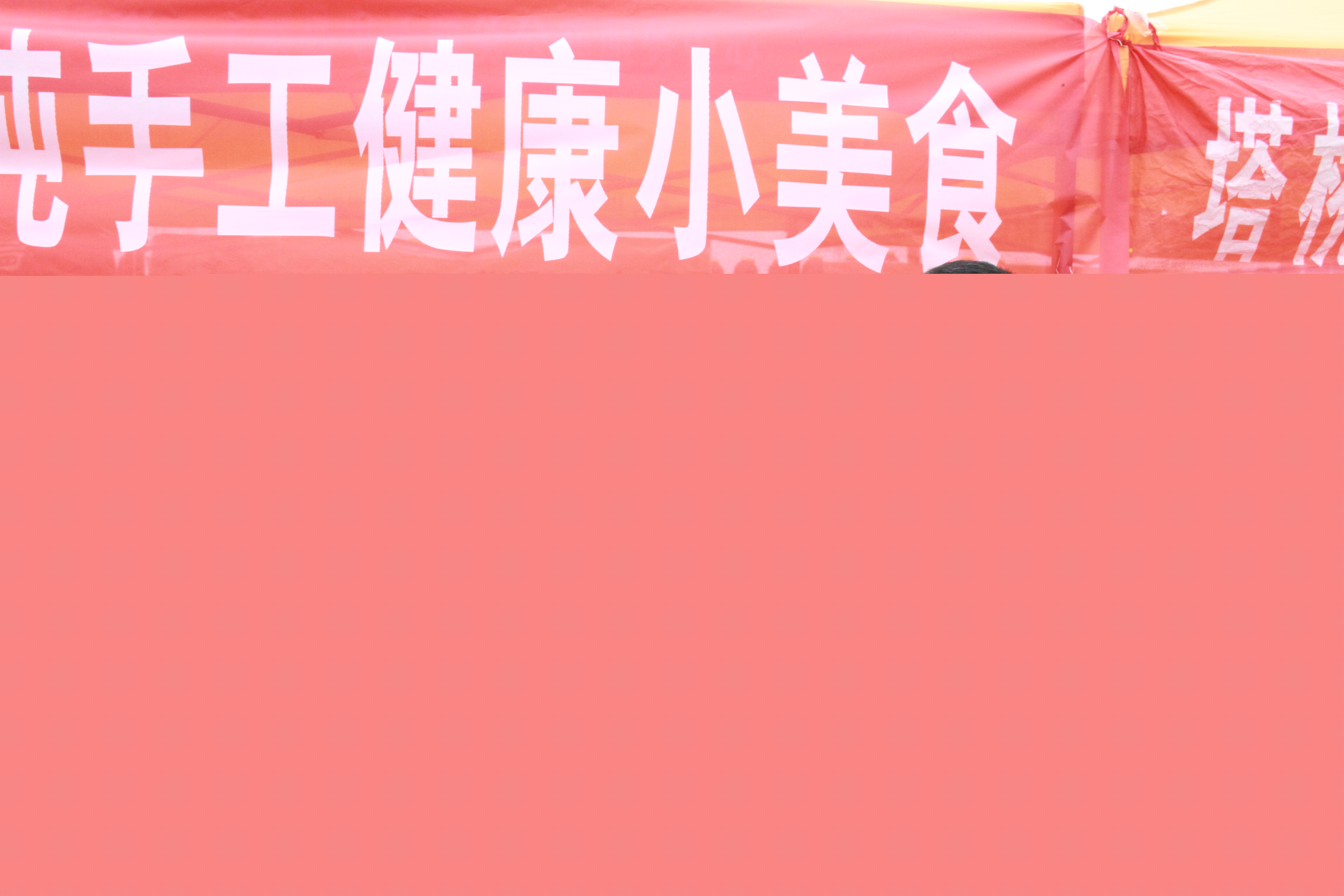 上蔡縣：“草根直播團(tuán)”，田間地頭帶貨忙…