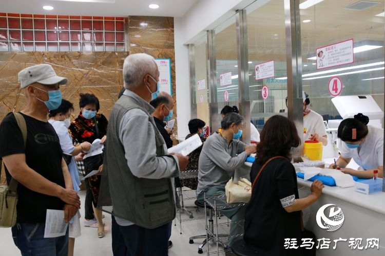 駐馬店市慈善總會聯(lián)合月太健康體檢、老年旅游協(xié)會開展公益體檢活動為老年人的健康保駕護(hù)航