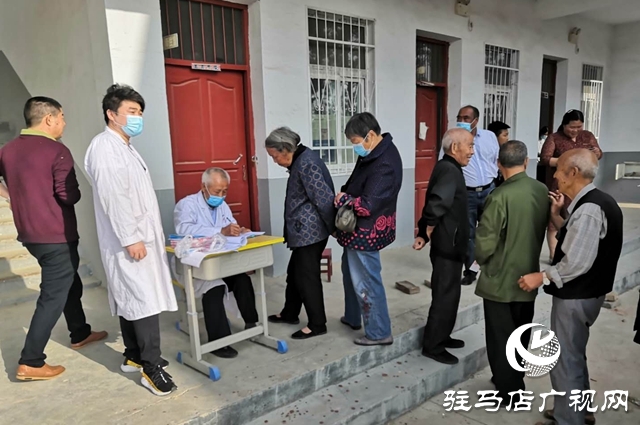 汝南縣宿鴨湖街道為轄區(qū)貧困戶、老年人免費(fèi)體檢