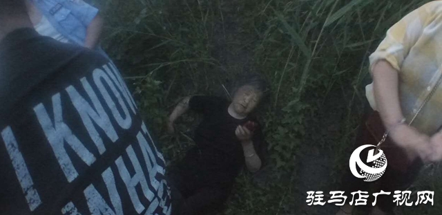 天黑老人不慎掉入深溝，民警巧遇全力救援