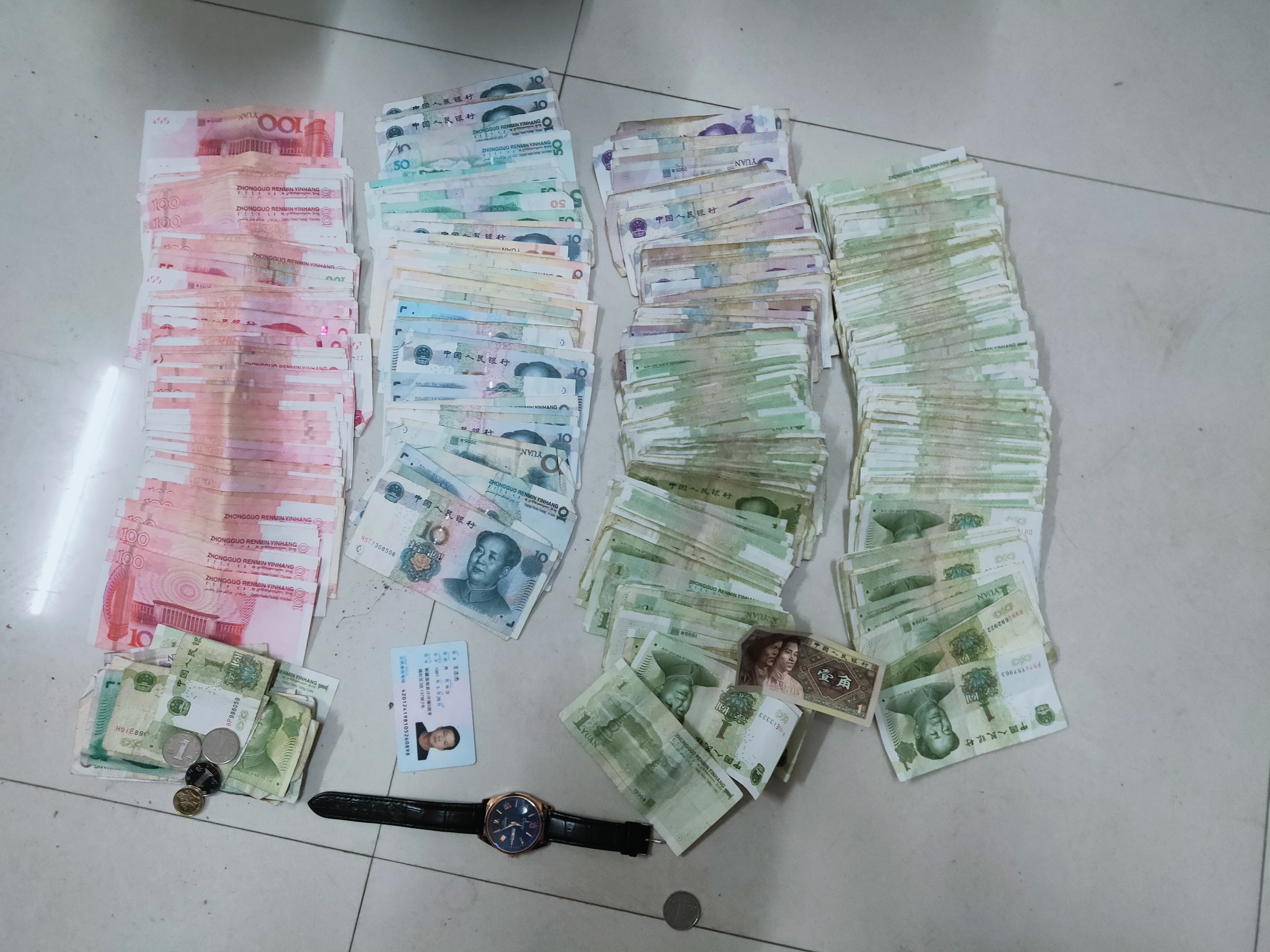 課桌內(nèi)存放的生活費“團滅”  一夜連撬20多個教室的瘋狂盜賊落網(wǎng)了