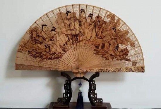 讀過金庸的武俠小說，但你看過金庸畫的扇面嗎？