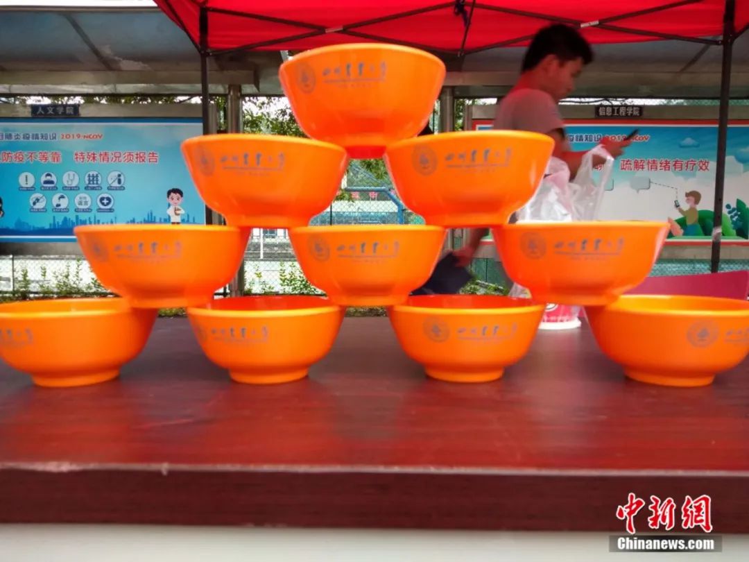 自制芯片、印章…這些高校畢業(yè)禮物“硬核”又暖心