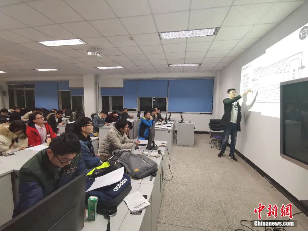 自制芯片、印章…這些高校畢業(yè)禮物“硬核”又暖心