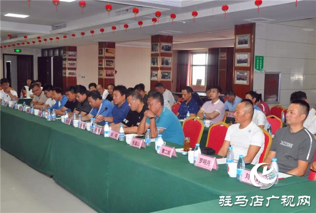 駐馬店市酒類(lèi)產(chǎn)業(yè)聯(lián)合會(huì)2020年工作會(huì)在河南豫坡酒業(yè)召開(kāi)