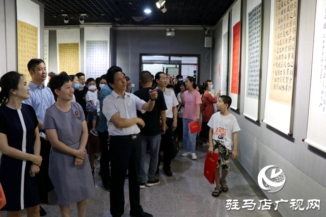 駐馬店市第七屆青少年書(shū)法大賽優(yōu)秀作品在市文化館展出