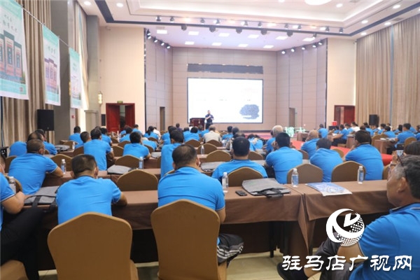 “根博士”四驅(qū)肥首屆財(cái)富論壇上“根博士”四驅(qū)肥訂單超過一萬(wàn)噸