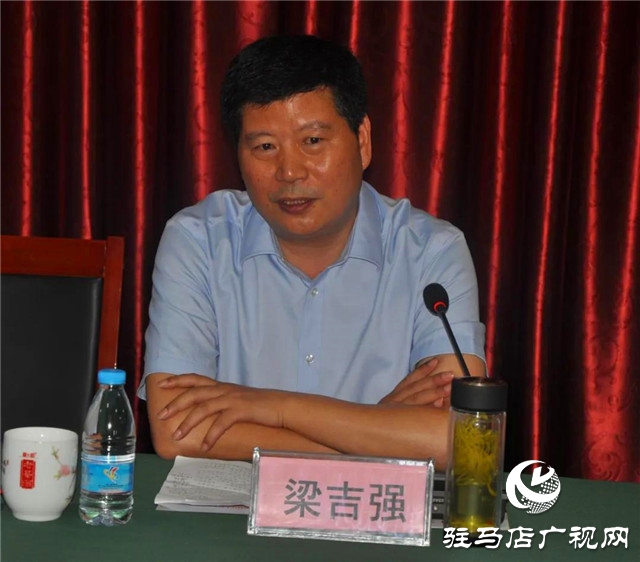 駐馬店市酒類(lèi)產(chǎn)業(yè)聯(lián)合會(huì)2020年工作會(huì)在河南豫坡酒業(yè)召開(kāi)