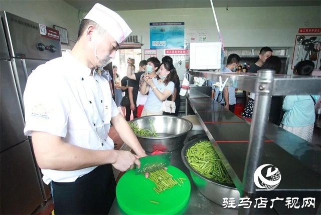 “誰讓老百姓吃的不安全，我們就讓誰過的不舒坦！”
