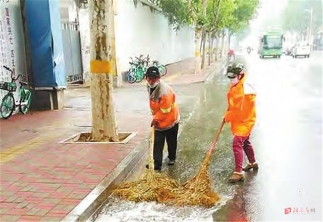 雨中，那些平凡的身影