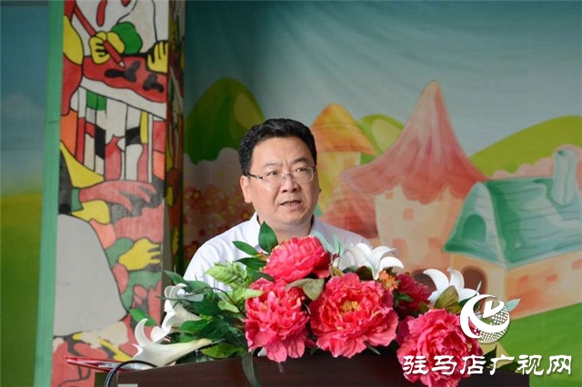 中原銀行駐馬店分行與驛城區(qū)教育局愛心助學交接儀式