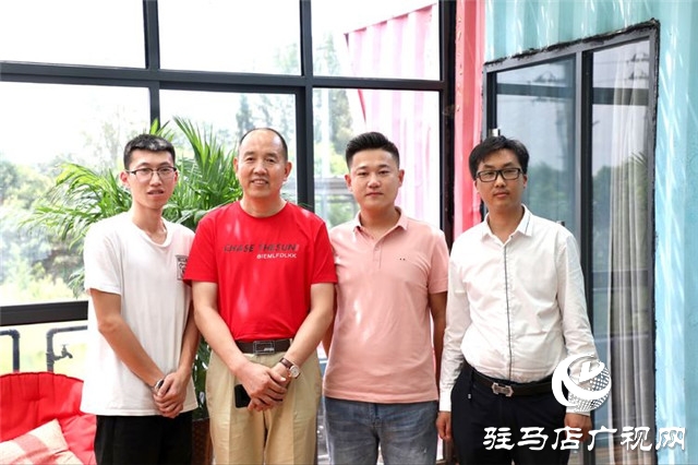 全國(guó)人大代表、“農(nóng)民工司令”張全收蒞臨云創(chuàng)谷科技產(chǎn)業(yè)園考察指導(dǎo)