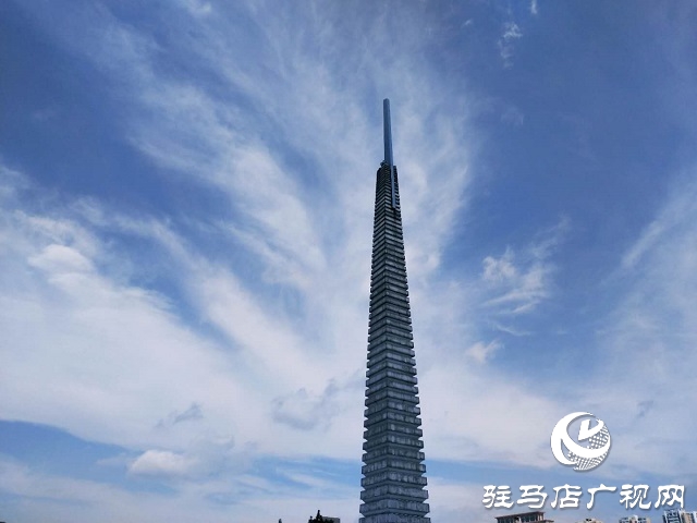 駐馬店：藍天白云景無限 綠樹陰濃夏日長